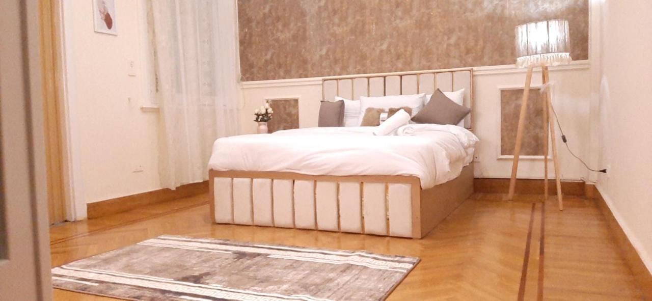 Royal Apartment In Talaat Harb Downtown Il Cairo Esterno foto